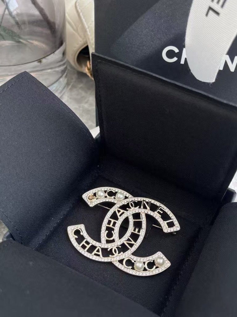 Chanel Vintage Pearl Brooch Gold Cc Logo Timeless Collectible